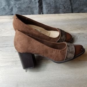 Mia Amore Ivaa Block Heel Pump